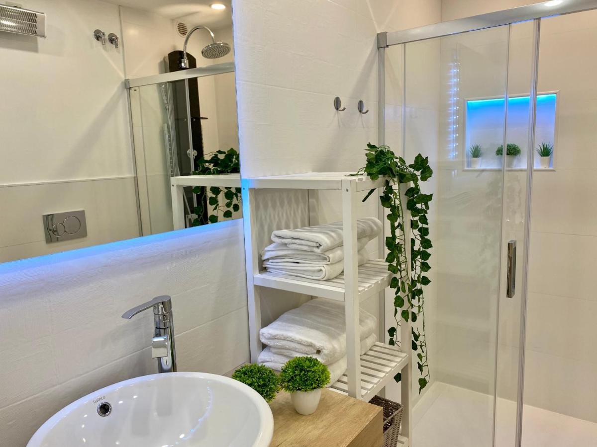 Suite Breeze - Private Heated Pool Malaga Bagian luar foto