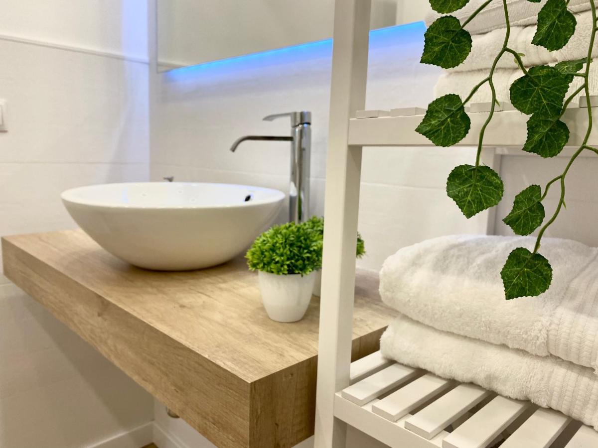 Suite Breeze - Private Heated Pool Malaga Bagian luar foto