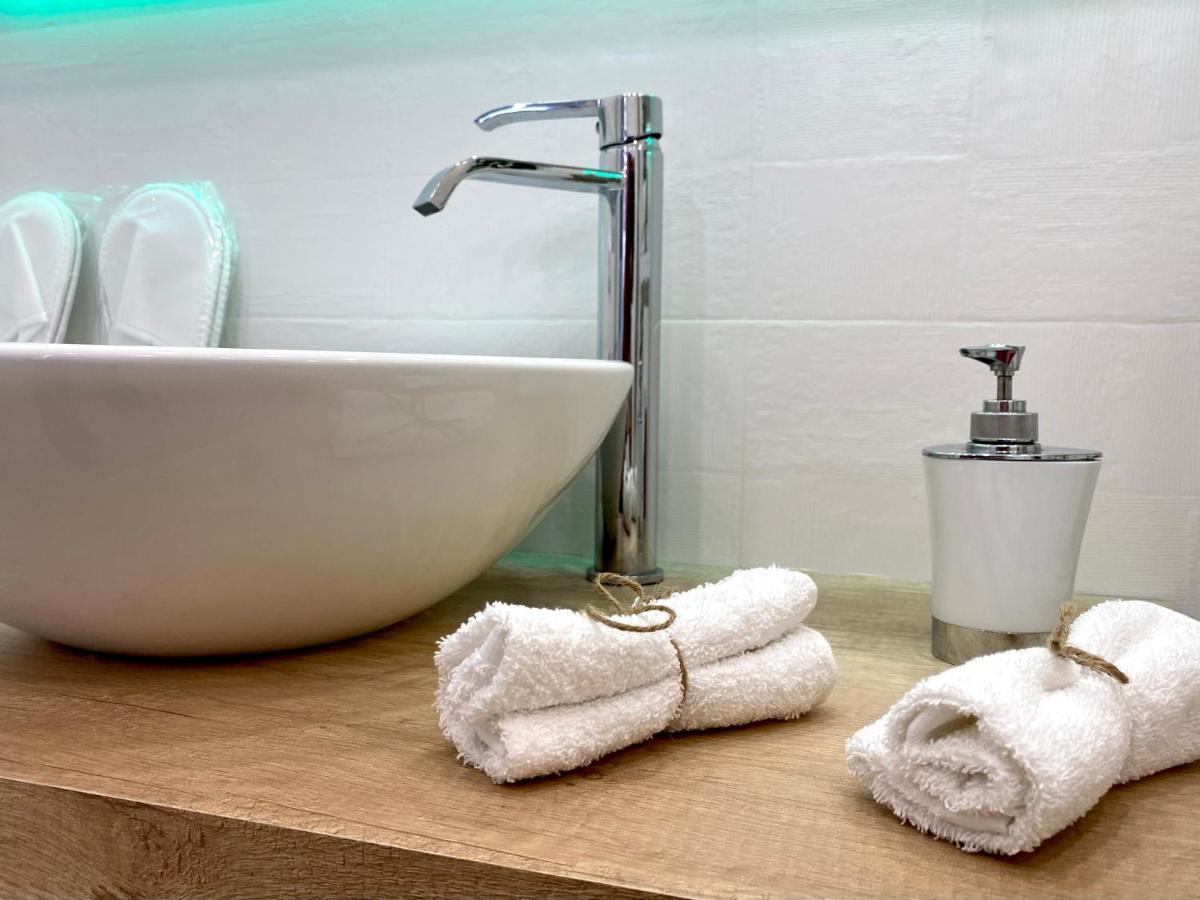 Suite Breeze - Private Heated Pool Malaga Bagian luar foto